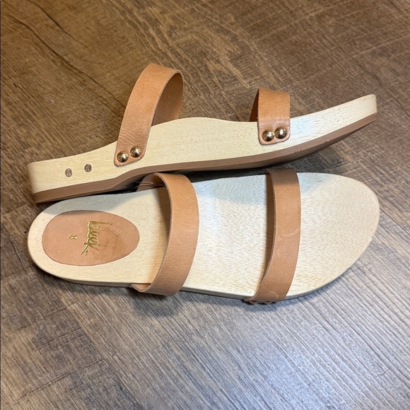 beek Shoes - Beek Women’s Two-Strap Tan Leather Slide Clog-Like Sandals Size 8